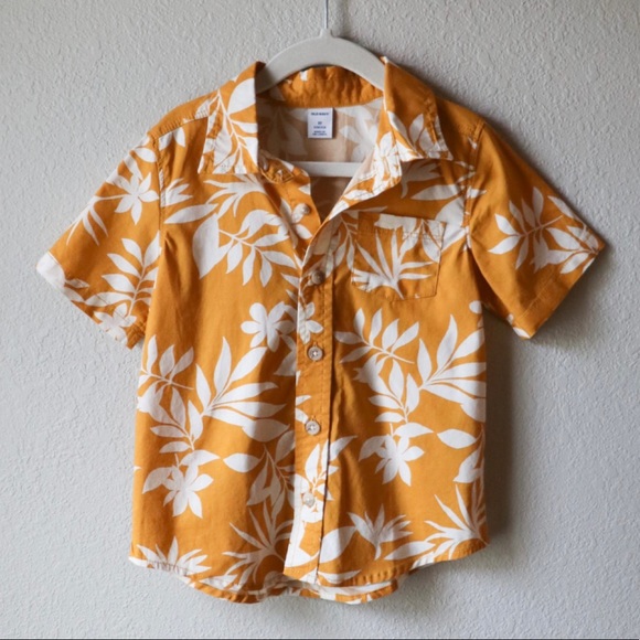 ❌SOLD❌2 for $20 Old Navy Hawaiian Shirts - Picture 9 of 13